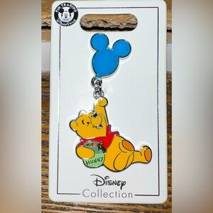 Disney Pin - Winnie the Pooh with Mickey Balloon - New
